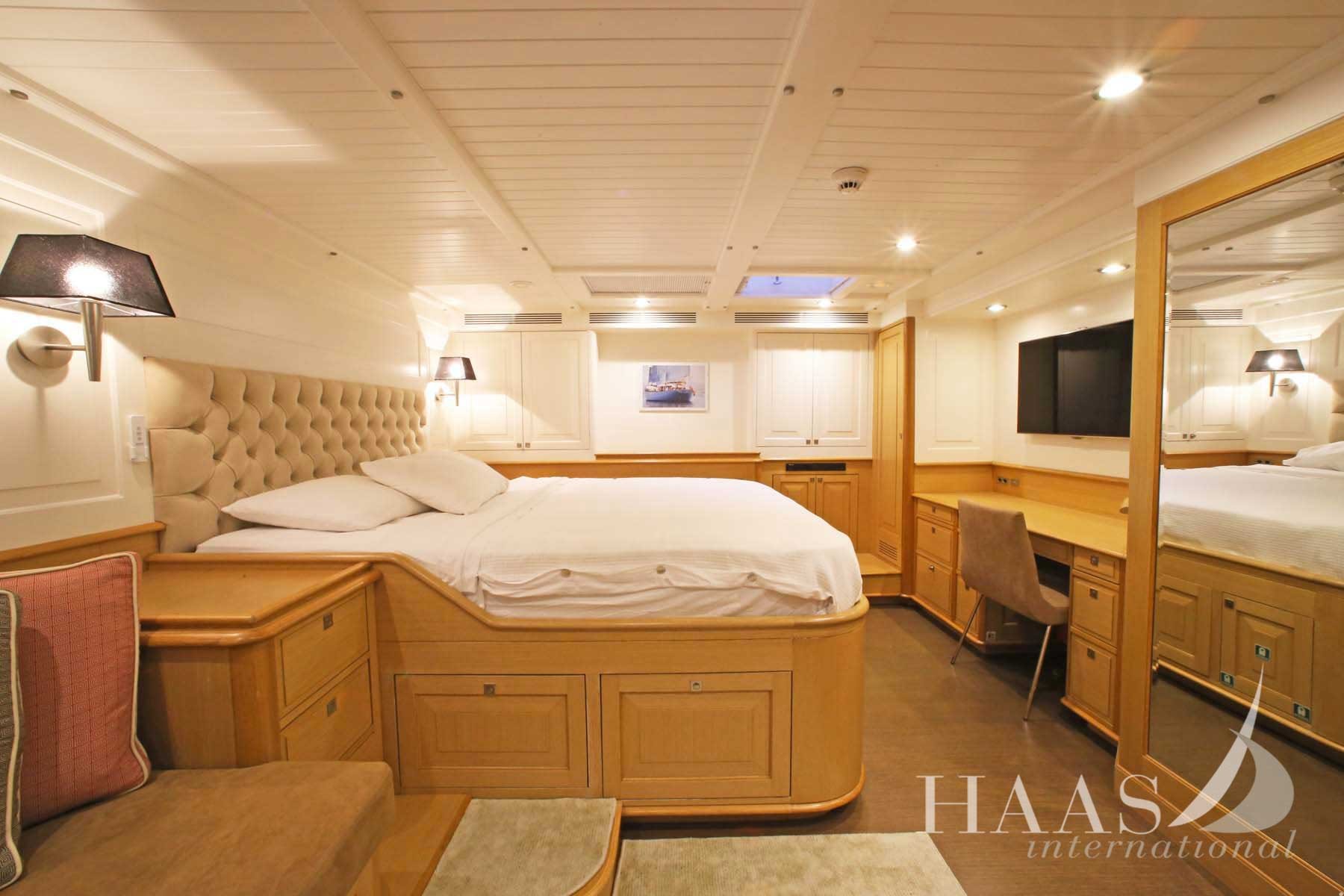 35-ZENITH-©ManfredHaas-Master-Stateroom